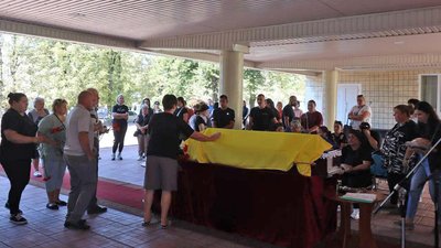 У Новоукраїнці на Кіровоградщині попрощалися з військовим Олександром Кутюком У Новоукраїнці на Кіровоградщині попрощалися з військовим Олександром Кутюком