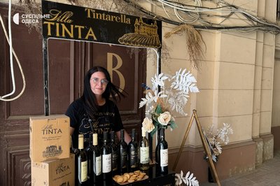 Три культурні сцени з музикантами, авторами та кіномитцями: як пройшов перший день фестивалю Виделкafest в Одесі Три культурні сцени з музикантами, авторами та кіномитцями: як пройшов перший день фестивалю Виделкafest в Одесі