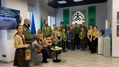 "Світлом подолаємо темряву": у Полтаву передали Вифлеємський вогонь миру "Світлом подолаємо темряву": у Полтаву передали Вифлеємський вогонь миру