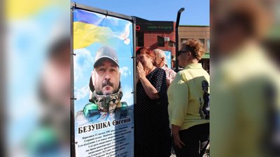 Алея Слави у Новоселиці Алея Слави у Новоселиці