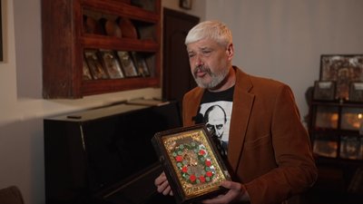 Понад дві сотні фольгових ікон зібрали у домашньому музеї колекціонери з Рівненщини Понад дві сотні фольгових ікон зібрали у домашньому музеї колекціонери з Рівненщини