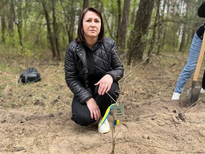 У Луцькому районі висадили понад сотню дубів у пам'ять про полеглих захисників і захисниць У Луцькому районі висадили понад сотню дубів у пам'ять про полеглих захисників і захисниць