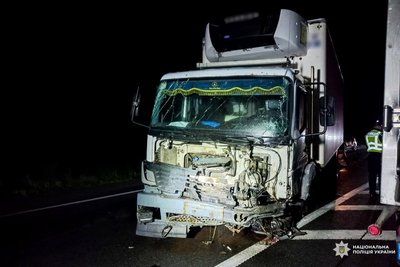 Зіткнулася з фургоном: внаслідок ДТП загинула водійка кросовера на Рівненщині Зіткнулася з фургоном: внаслідок ДТП загинула водійка кросовера на Рівненщині
