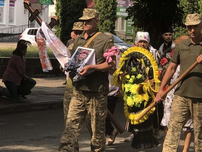 Втрати Черкащини: у громаді попрощались з полеглим на війні захисником Втрати Черкащини: у громаді попрощались з полеглим на війні захисником