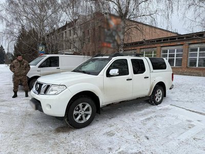 Фермери з Черкащини передали автомобіль для військових