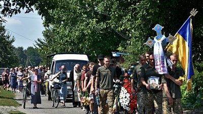 На Чернігівщині 15 липня поховали шестеро захисників України На Чернігівщині 15 липня поховали шестеро захисників України