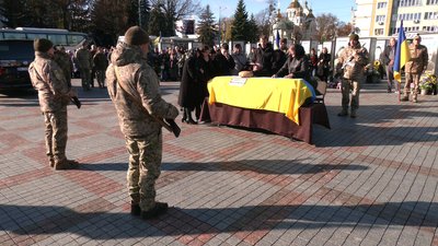 Зі старшим сержантом Віктором Петрушкевичем попрощалися у Рівному Зі старшим сержантом Віктором Петрушкевичем попрощалися у Рівному