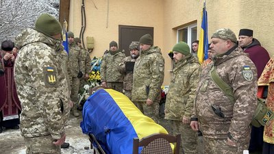 Похорон, прощання із бійцем, Олександр Савощенко, Великоберезовицька селищна рада, 3 січня 2025 Похорон, прощання із бійцем, Олександр Савощенко, Великоберезовицька селищна рада, 3 січня 2025