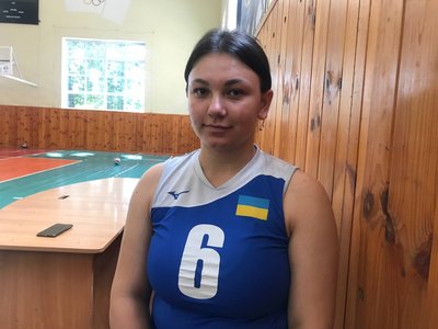 Членкиня жіночої збірної України з волейболу сидячи Людмила Лозко Членкиня жіночої збірної України з волейболу сидячи Людмила Лозко