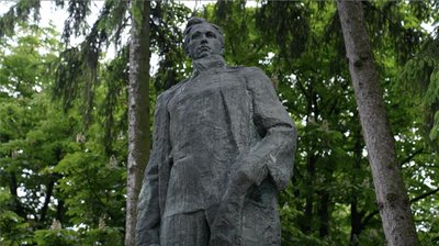 "Сільські легенди – дуже добре, але є історіографія": у селі на Черкащині планують знести пам'ятник голові колгоспу "Сільські легенди – дуже добре, але є історіографія": у селі на Черкащині планують знести пам'ятник голові колгоспу