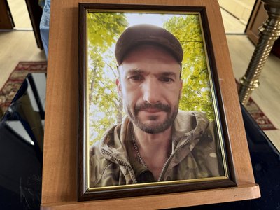 Загинув на Донеччині. У Херсоні провели в останню путь військовослужбовця Миколу Кіхтана Загинув на Донеччині. У Херсоні провели в останню путь військовослужбовця Миколу Кіхтана
