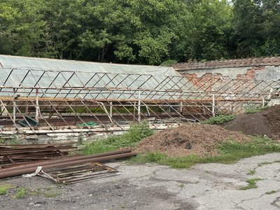Замість знищених обстрілом: у Полтаві відновлюють пошкоджені комунальні теплиці Замість знищених обстрілом: у Полтаві відновлюють пошкоджені комунальні теплиці