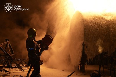 РФ вдарила балістичною ракетою по Одеському району: є загиблий та поранені РФ вдарила балістичною ракетою по Одеському району: є загиблий та поранені