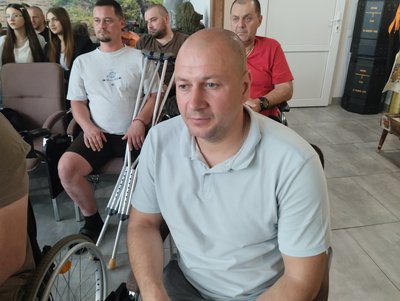 "Дякую за твій захист": в Житомирі діти передали Дому ветерана малюнки та набори для арттерапії "Дякую за твій захист": в Житомирі діти передали Дому ветерана малюнки та набори для арттерапії