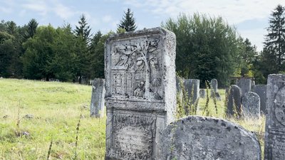Мацева, на якій вирізьблене лимонне дерево Мацева, на якій вирізьблене лимонне дерево