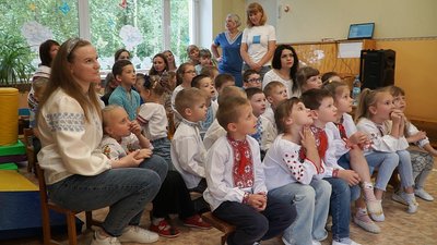Крутили протез та говорили про людей, які втратили кінцівки: оборонець Чернігова зустрівся з вихованцями садочка Крутили протез та говорили про людей, які втратили кінцівки: оборонець Чернігова зустрівся з вихованцями садочка
