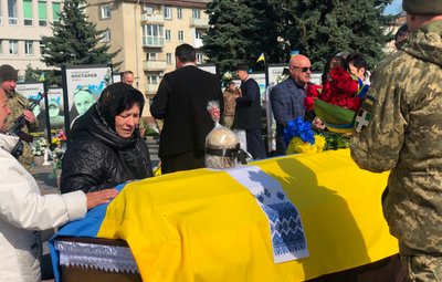 Із матросом Володимиром Ваником, який загинув на Донеччині, попрощались у Рівному Із матросом Володимиром Ваником, який загинув на Донеччині, попрощались у Рівному