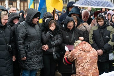 В Ужгороді попрощалися з полеглим вчителем та захисником Василем Габрусем В Ужгороді попрощалися з полеглим вчителем та захисником Василем Габрусем