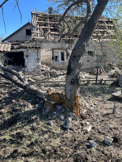 Наслідки обстрілів Курахівської громади 4 травня. Фото: Facebook / Роман Падун Наслідки обстрілів Курахівської громади 4 травня. Фото: Facebook / Роман Падун