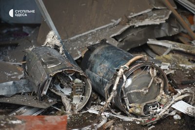 "Ракета пролетіла через вікно у сусідній будинок": наслідки удару РФ по Одеському району 14 липня "Ракета пролетіла через вікно у сусідній будинок": наслідки удару РФ по Одеському району 14 липня