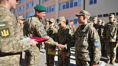 У Львівському ліцеї імені Героїв Крут присягу склали 209 першокурсників У Львівському ліцеї імені Героїв Крут присягу склали 209 першокурсників