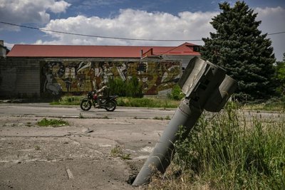 «Люди навіть не знали, що відбулися вибори»: як на окупованій Луганщині голосували до Держдуми РФ та з чим залишилися «Люди навіть не знали, що відбулися вибори»: як на окупованій Луганщині голосували до Держдуми РФ та з чим залишилися