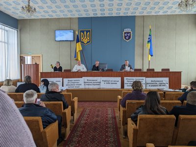 На Житомирщині жителі громади прийшли на сесію, аби виступити проти відновлення робіт на місцевому кар'єрі На Житомирщині жителі громади прийшли на сесію, аби виступити проти відновлення робіт на місцевому кар'єрі