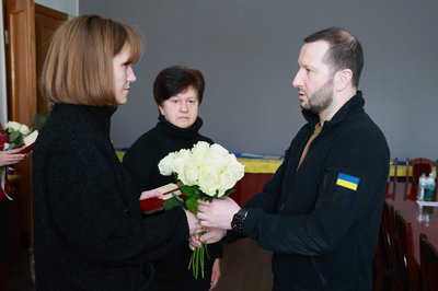 Сім'ї Рашада Алігулу огли Оруджева з Хмельницького вручили орден Сім'ї Рашада Алігулу огли Оруджева з Хмельницького вручили орден
