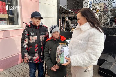 "Грати поки не буде перемоги": на Одещині маленькі музиканти зібрали майже 25 тисяч гривень для військових "Грати поки не буде перемоги": на Одещині маленькі музиканти зібрали майже 25 тисяч гривень для військових