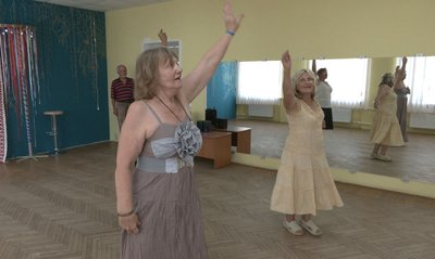 "Дотанцьовуємо, бо не встигли в молодості": як черкаські пенсіонери підкорюють паркет "Дотанцьовуємо, бо не встигли в молодості": як черкаські пенсіонери підкорюють паркет
