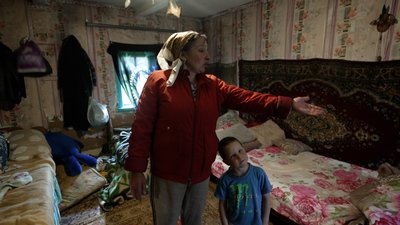 Купили хату, а вона згоріла: як живе багатодітна сім'я у селі на Чернігівщині Купили хату, а вона згоріла: як живе багатодітна сім'я у селі на Чернігівщині