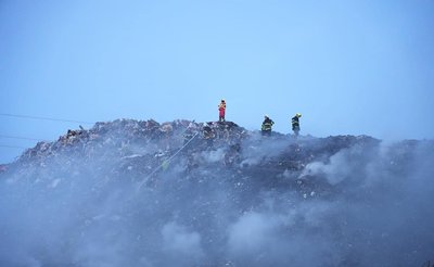 Поблизу Ужгорода зайнялася пожежа на полігоні твердих побутових відходів Поблизу Ужгорода зайнялася пожежа на полігоні твердих побутових відходів