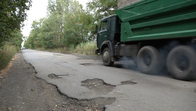 «Як оселедці гойдаються»: на Черкащині жителі просять відремонтувати дорогу «Як оселедці гойдаються»: на Черкащині жителі просять відремонтувати дорогу