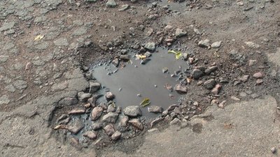 "Сполучає колишній райцентр та навколишні села": на Вінниччині люди скаржаться на стан дороги