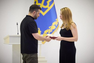 Допомагали розбирати завали та рятували людей: Зеленський нагородив лікарів "Охматдиту" Допомагали розбирати завали та рятували людей: Зеленський нагородив лікарів "Охматдиту"