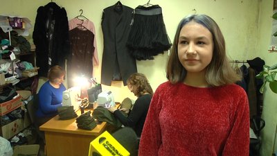 Дві сестри зі своїми дітьми в Житомирі від лютого пошили майже 40 тисяч балаклав для ЗСУ Дві сестри зі своїми дітьми в Житомирі від лютого пошили майже 40 тисяч балаклав для ЗСУ