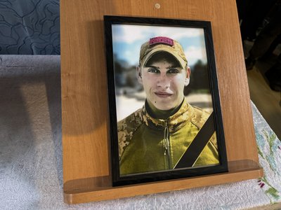 У Херсоні провели в останню путь загиблих бійців Вячеслава Алєксєєнка та Віктора Бистрякова У Херсоні провели в останню путь загиблих бійців Вячеслава Алєксєєнка та Віктора Бистрякова