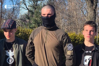 "Нас не так багато, але ми все одно це все втримали": у Києві відбувся марш до Дня добровольця "Нас не так багато, але ми все одно це все втримали": у Києві відбувся марш до Дня добровольця
