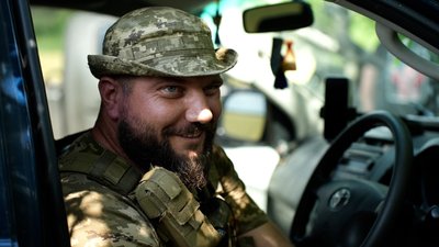 Військовослужбовці інженери пілоти дрони ударний безпілотник "Кажан" 25 окрема повітрянодесантна Січеславська бригада командир взводу 25 Галицької бригади "Буржуй" Донецька область Військовослужбовці інженери пілоти дрони ударний безпілотник "Кажан" 25 окрема повітрянодесантна Січеславська бригада командир взводу 25 Галицької бригади "Буржуй" Донецька область