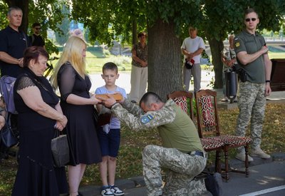 В Ужгороді попрощалися із загиблим захисником Едуардом Ного В Ужгороді попрощалися із загиблим захисником Едуардом Ного