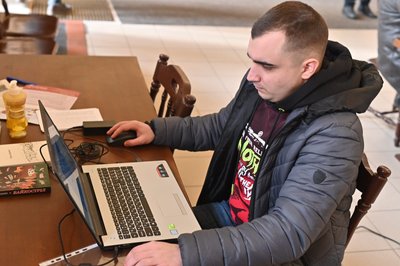 Ужгородець захистив магістерську роботу у "пункті незламності"