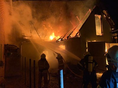 У Рівному згорів автомобіль: під час пожежі власник обпік руки У Рівному згорів автомобіль: під час пожежі власник обпік руки