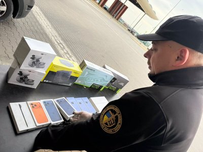 Товар, який виявили в автобусі Товар, який виявили в автобусі