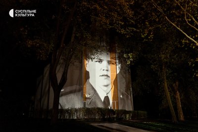 на фестивалі Гогольфест у Запоріжжі відкрили звукову інсталяцію "Дерево Пам'яті"