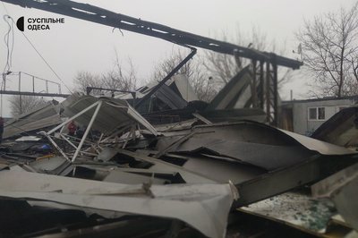 Спалені автівки та зруйнований ангар: наслідки російської атаки по авторемонтному підприємству Одеси. ФОТО Спалені автівки та зруйнований ангар: наслідки російської атаки по авторемонтному підприємству Одеси. ФОТО