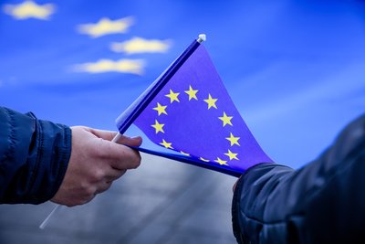 Прапор Європейського Союзу, розгорнули прапор, Тернопіль, травень 2025 Прапор Європейського Союзу, розгорнули прапор, Тернопіль, травень 2025