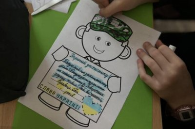 Малюнки для військових, діти створили листівки, Тернопіль, березень 2025 Малюнки для військових, діти створили листівки, Тернопіль, березень 2025