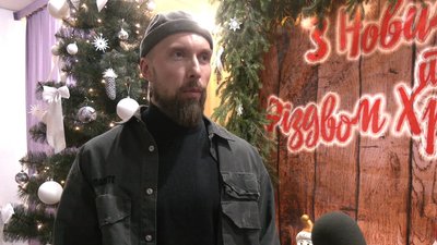 На Житомирщині актор Олексій Суровцев провів "Урок доброти" для учнів гімназії На Житомирщині актор Олексій Суровцев провів "Урок доброти" для учнів гімназії