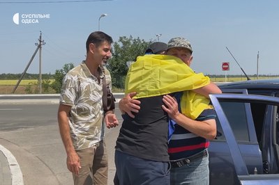 Додому після 27 місяців полону повернувся захисник Зміїного Сергій Тушенко Додому після 27 місяців полону повернувся захисник Зміїного Сергій Тушенко