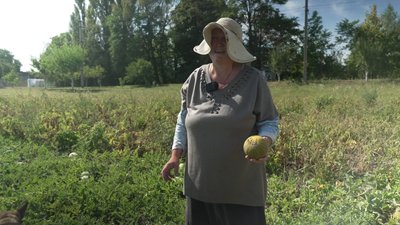Кавуни, дині та 10 жилих хат: як живуть люди в Борщівці Першій Кавуни, дині та 10 жилих хат: як живуть люди в Борщівці Першій